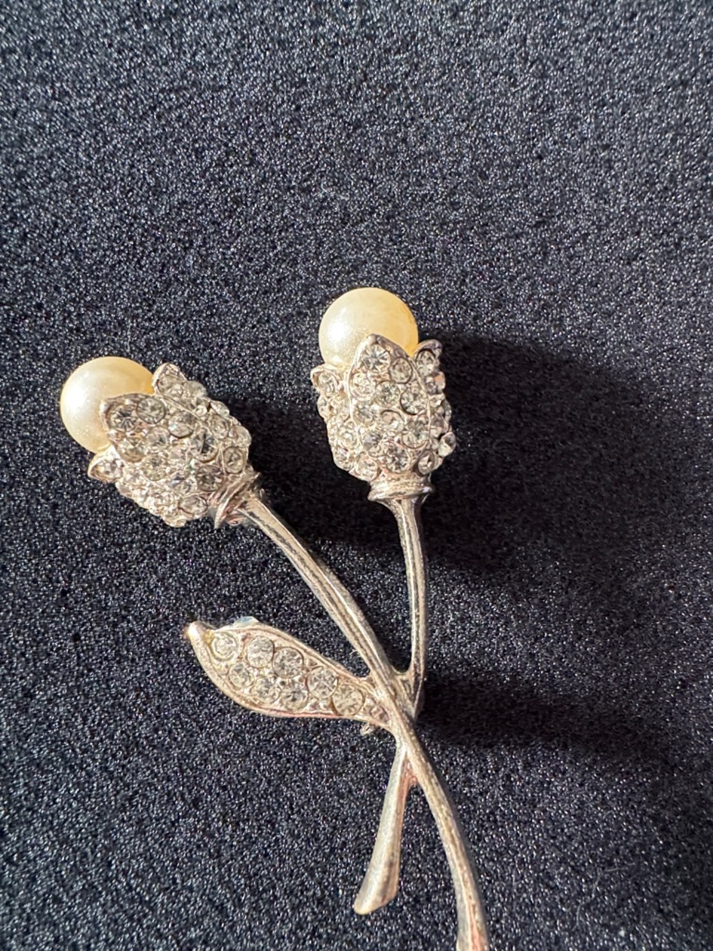 Elegant Silver-Tone Crystal & Pearl Flower Brooch - Ivory